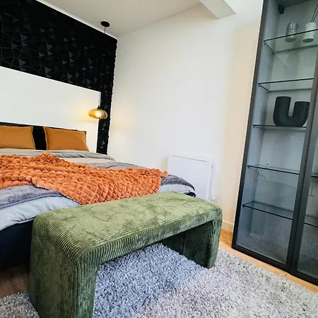 Apartment 50m De La Et Toutes Commodites, Plein Centre Et Silencieux