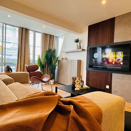 50m De La Et Toutes Commodites, Plein Centre Et Silencieux Apartmán