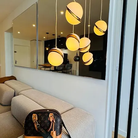 50m De La Et Toutes Commodites, Plein Centre Et Silencieux Apartmán