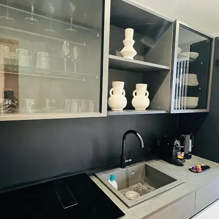 Apartment 50m De La Et Toutes Commodites, Plein Centre Et Silencieux