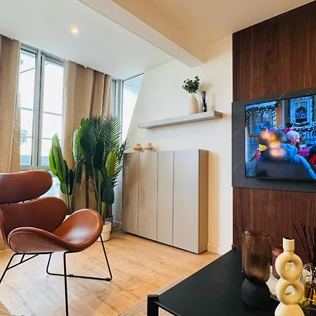 50m De La Et Toutes Commodites, Plein Centre Et Silencieux Apartmán *